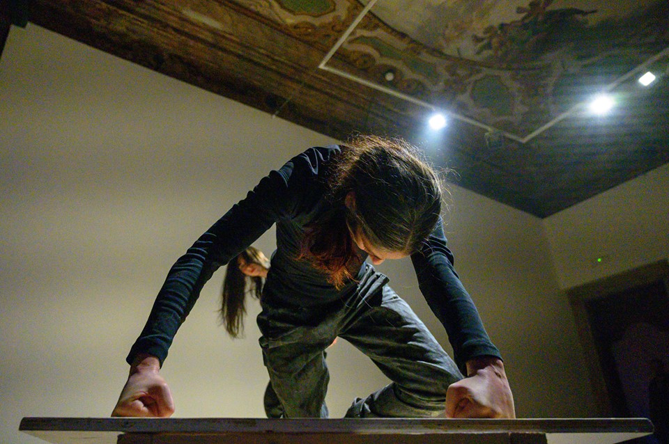 Sara Simeoni, Anam Cara – Dwelling Body, Venice International Performance Art Week, Palazzo Mora, Venice, 2018 © Alexander Harbaugh