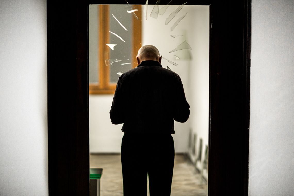 Boris Nieslony, A Feather Fell Down On Venice (2012), live performance and installation at the VENICE INTERNATIONAL PERFORMANCE ART WEEK 2012. Images © Monika Sobczak.