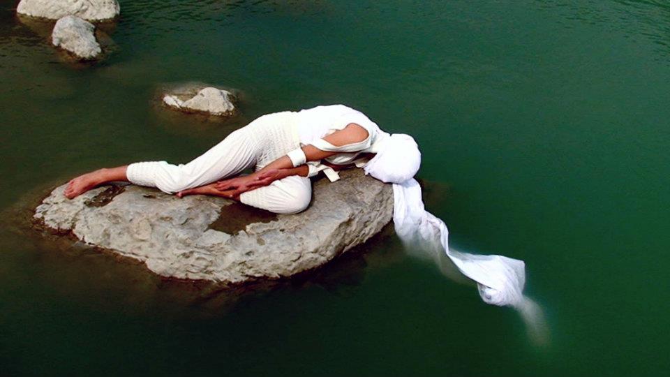 VestAndPage, Still from sin∞fin - Performances at the Holy Centre (2011) Courtesy of the artists.