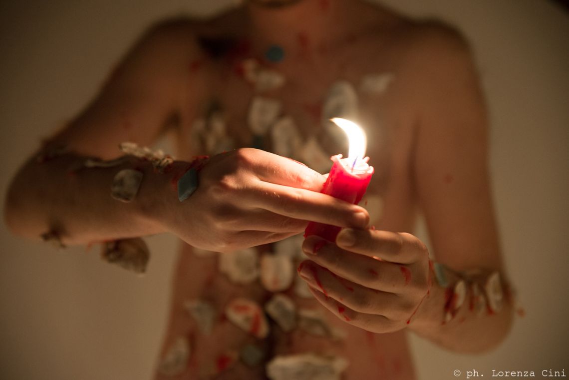 Bruno Carmago. Durational performance at the ART WEEK | FRINGE of the III Venice International Performance Art Week 2016. Image © Lorenza Cini.