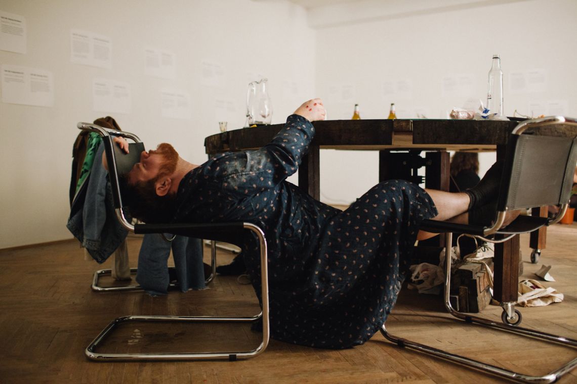 Cristiano Vignotto. Durational performance at the ART WEEK | FRINGE of the III Venice International Performance Art Week 2016. Image © Caterina Ragg.