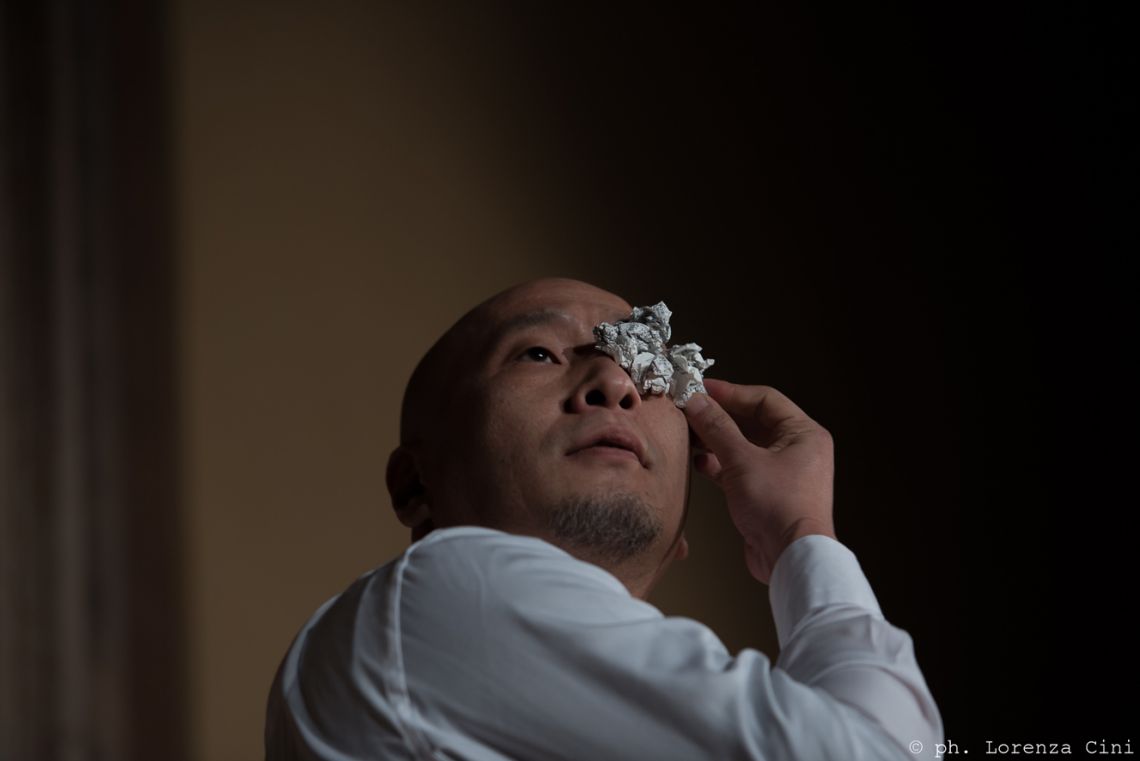 Gim Gwang Cheol, Physical Power Plant - 20 Cigarettes Part 1. Performance at the III Venice International Performance Art Week 2016. Image © Lorenza Cini