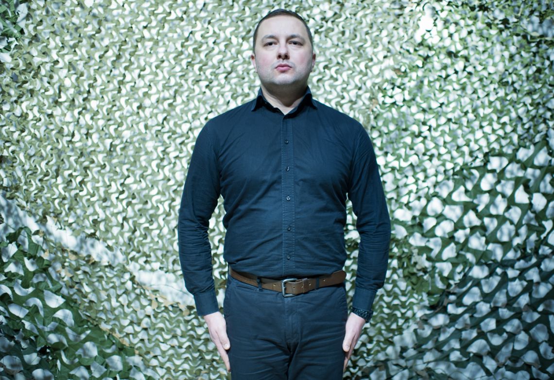 Mladen Miljanovic, The Guard of Honour. Durational performance at the III Venice International Performance Art Week 2016. Image © Alexander Harbaugh.