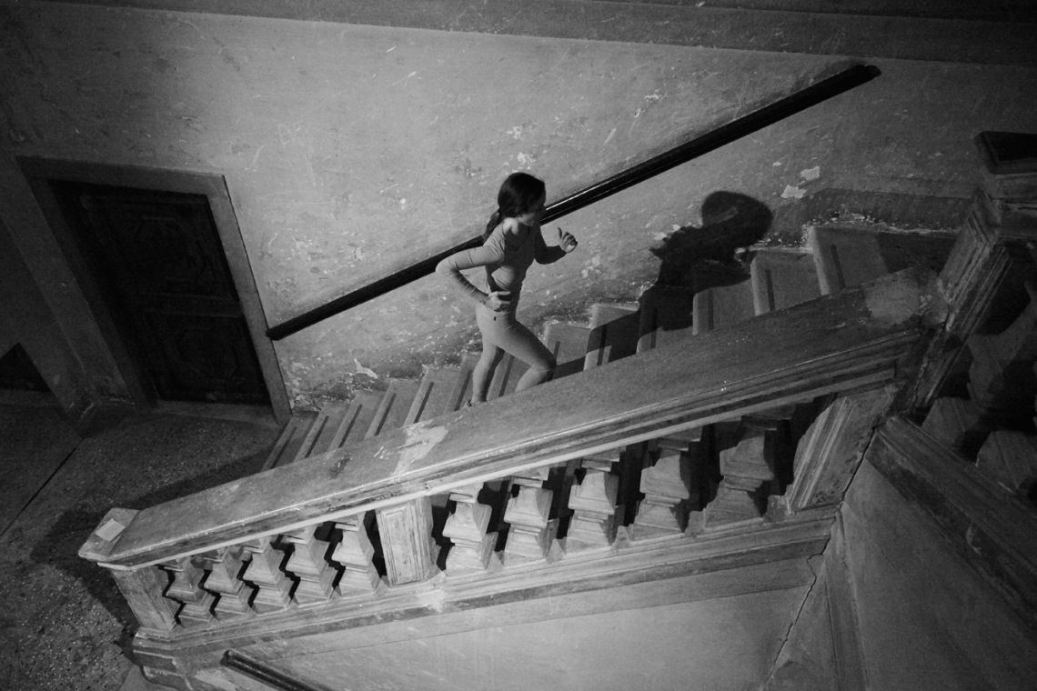 Sara Kostic, Voice. Durational performance of two days at the III Venice International Performance Art Week 2016. Image © Claudia Popovici.